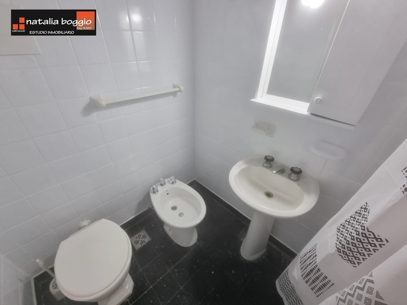 #2889 Departamento 2 ambientes con vista lateral al mar — Av 12 N° 1209 Miramar — Alquiler temporario, foto 2 de 8