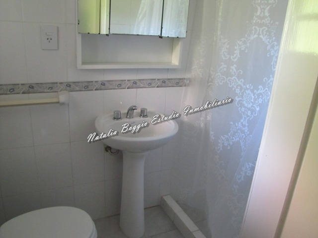 #1550 Chalet a 1 cuadra y media de peatonal y 3 del mar — calle 18 1250 miramar — Alquiler temporario, foto 2 de 8