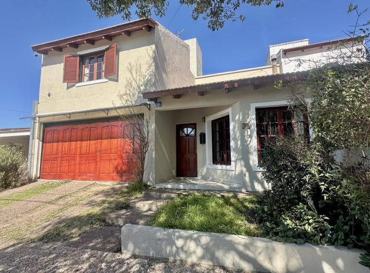 Casa 4 dorm. en San Salvador — Ángel Monasterio al 3800 — Venta, foto 1 de 8