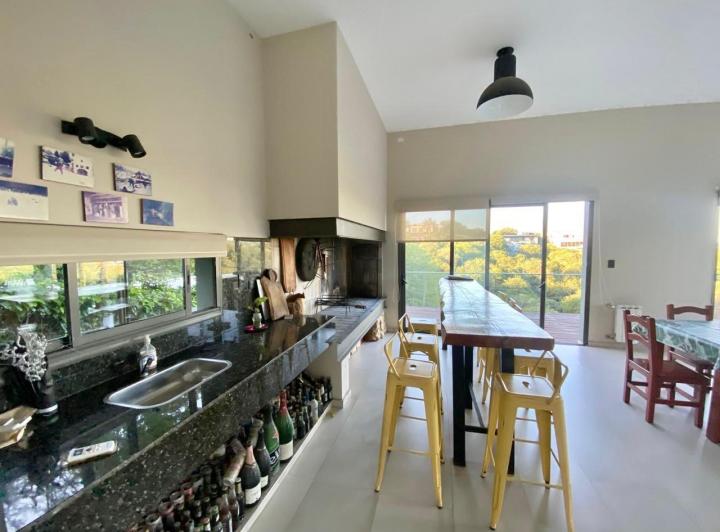 Casa 8 ambientes en Cinco Lomas, Villa Warcalde — Cinco Lomas, Pampa de los Guanacos al 10400 — Venta, foto 2 de 8