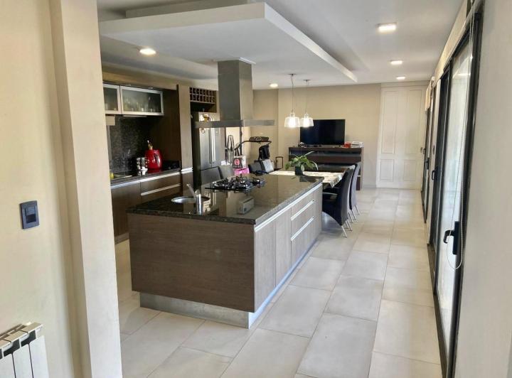 Casa 8 ambientes en Cinco Lomas, Villa Warcalde — Cinco Lomas, Pampa de los Guanacos al 10400 — Venta, foto 6 de 8