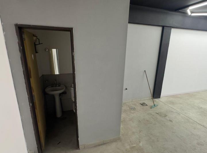 Local en Sarmiento, Córdoba — Av. Amadeo Sabattini al 2100 — Alquiler, foto 6 de 8