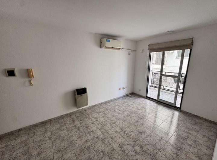 Departamento 1 dorm en Alberdi — Avenida Colon al 1800 — Alquiler, foto 2 de 8