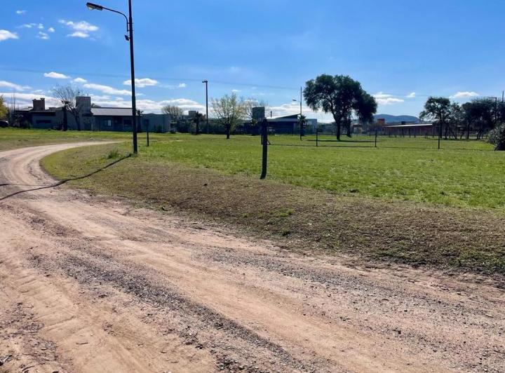Lote en Valle del Golf — Valle del Golf Lote en Esquina 850 m2 con Servicios Fondo Norte — Venta, foto 3 de 8