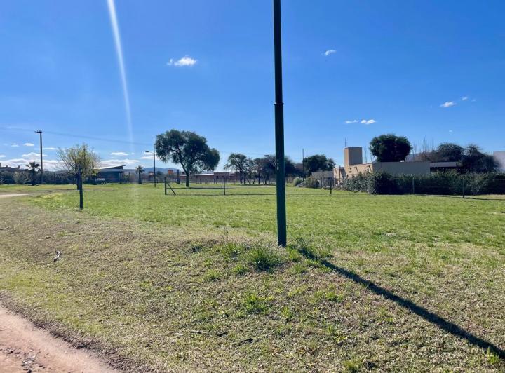 Lote en Valle del Golf — Valle del Golf Lote en Esquina 850 m2 con Servicios Fondo Norte — Venta, foto 5 de 8