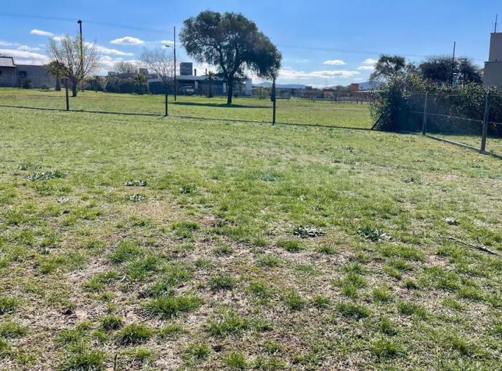 Lote en Valle del Golf — Valle del Golf Lote en Esquina 850 m2 con Servicios Fondo Norte — Venta, foto 6 de 8