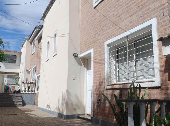 PH 4 ambientes en Alto Alberdi — 9 de Julio al 3300, Duplex en Complejo Cerrado, 2 Dorm., Patio y Cochera. — Venta, foto 1 de 8