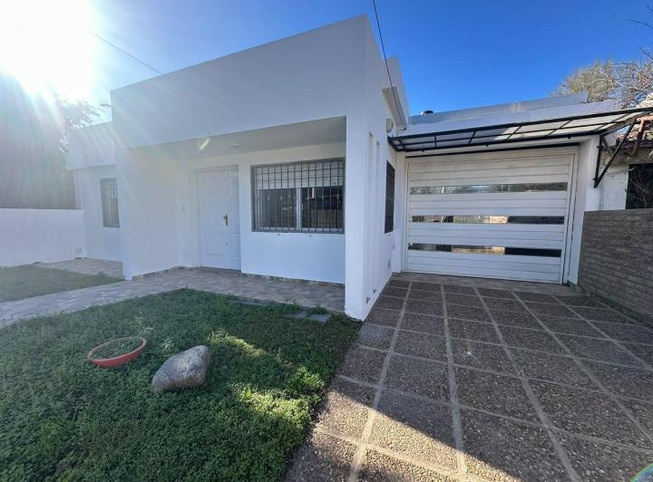 Casa 2 Dorm. en Mendiolaza — Calle 6 al 100 — Venta, foto 1 de 8