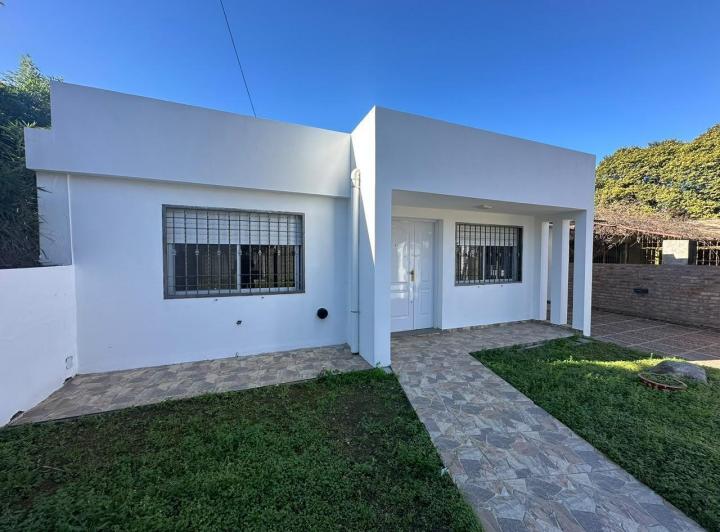 Casa 2 Dorm. en Mendiolaza — Calle 6 al 100 — Venta, foto 3 de 8