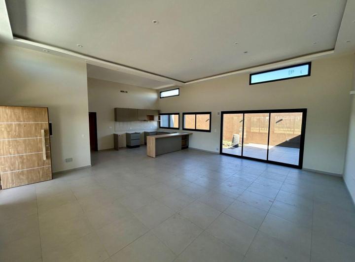 Casa 3 Dorm en Rincones de Manantiales — Av. La Donosa al 4200 — Venta, foto 3 de 8