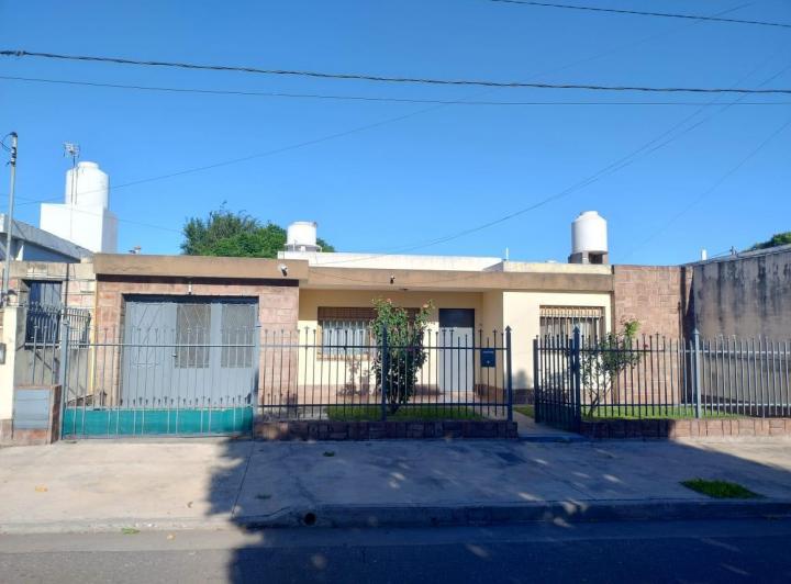 Casa en San Martín Norte — Aristóteles al 3500, Casa muy Amplia, 3 Dorm, Patio, Garage. — Venta, foto 1 de 8