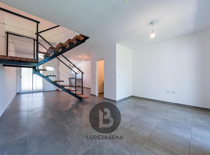 Dúplex 3 dorm. en Nuevo Urca — Nuevo Urca - 3 Dorm - 3 Baños - Próximo a Valle Escondido - NO Apto Credito! — Venta, foto 1 de 8