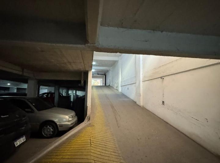 Cochera en Nueva Córdoba — Buenos Aires al 900 — Venta, foto 1 de 8