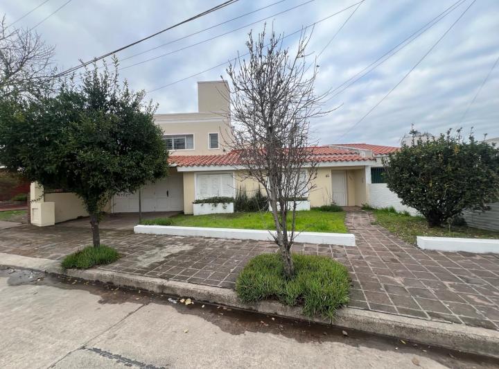 Casa en Venta en Cerro de las Rosas — Casa en Venta Cerro de Las Rosas Calle, A 1 Cuadra de Avenida Rafael Núñez. — Venta, foto 1 de 8