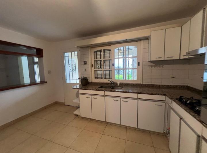 Casa en Venta en Cerro de las Rosas — Casa en Venta Cerro de Las Rosas Calle, A 1 Cuadra de Avenida Rafael Núñez. — Venta, foto 4 de 8