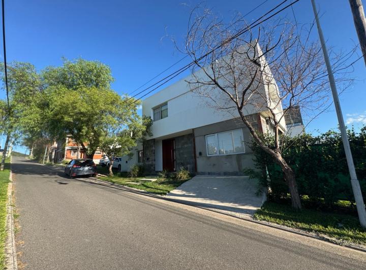 Casa 3 dorm. en La Estanzuela — Jorge Luis Borges al 400 - La Calera- La Estanzuela — Venta, foto 1 de 8