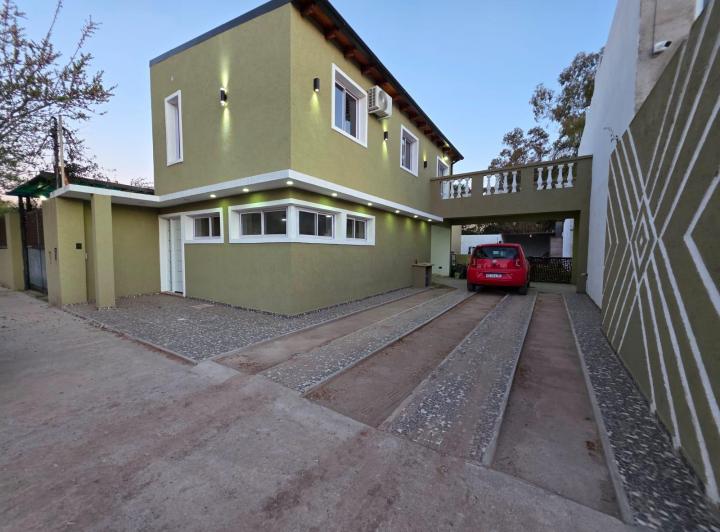 Casa 5 ambientes en Barrio Cerrado Siloe — Barrio Cerrado Siloe, C. Las Toscas 1224 — Venta, foto 1 de 8