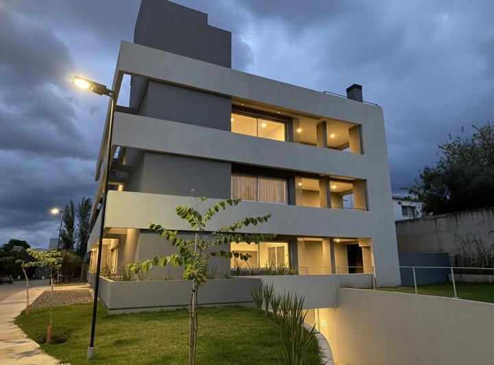 Departamento 4 ambientes en Argüello — Alberto Nicasio al 7100 — Venta, foto 1 de 8