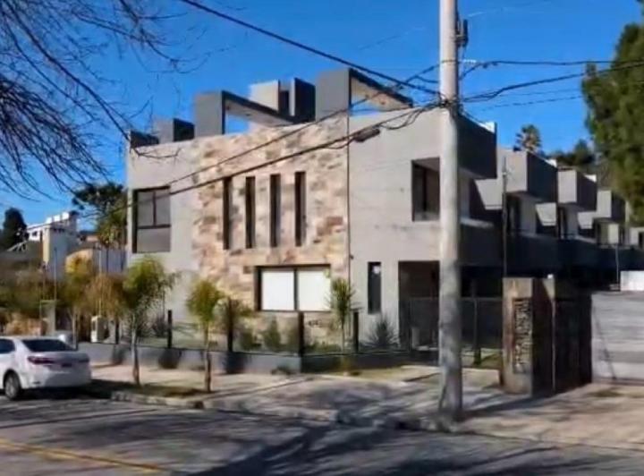 Casa Triplex 4 ambientes en Náutico Costa Azul — Dúplex Housing a Estrenar / Pileta Propia/ 2 Dormís Suite/ Carlos Paz — Venta, foto 1 de 8