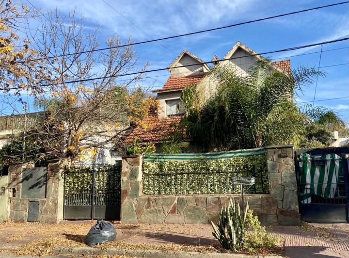 Casa 12 ambientes en Villa Cabrera — Italia al 2600 — Venta, foto 1 de 8