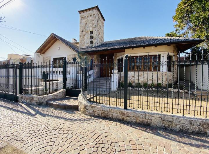 Casa 7 ambientes en Cerro de las Rosas — Luis de Tejeda 3900 Casi esq Victorino Rodríguez — Venta, foto 2 de 8