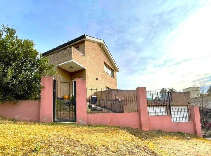 Casa 4 dorm en Villa del Lago — Zorrilla de San Martin al 100.villa DEL Lago. Punilla. Córdoba — Venta, foto 2 de 8