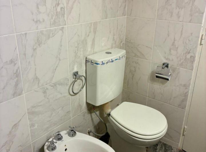Departamento 2 Dorm. en Centro — Alvear 40, Centro, 2 Dormitorios, Renovado a Nuevo, Balcón — Venta, foto 3 de 8