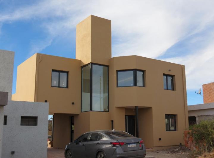 Casa 5 ambientes en Villa Sol — Rio Negro al 100 — Venta, foto 1 de 8