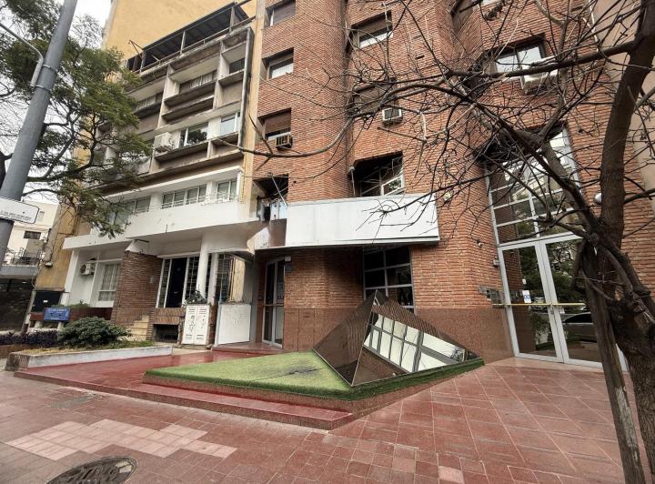 Local Comercial en Alberdi — Marcelo T de Alvear 68 — Alquiler, foto 2 de 8