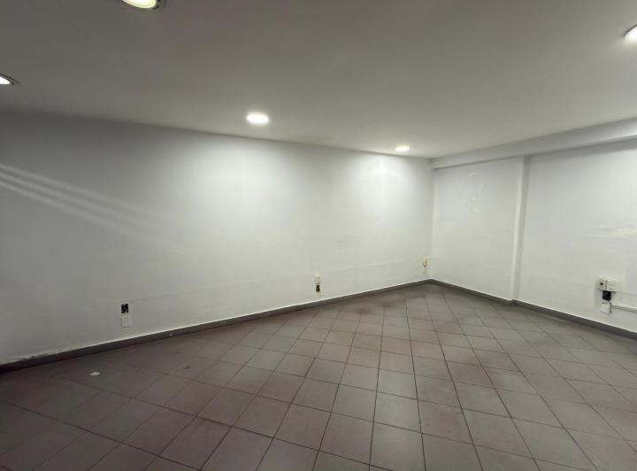 Local Comercial en Alberdi — Marcelo T de Alvear 68 — Alquiler, foto 8 de 8