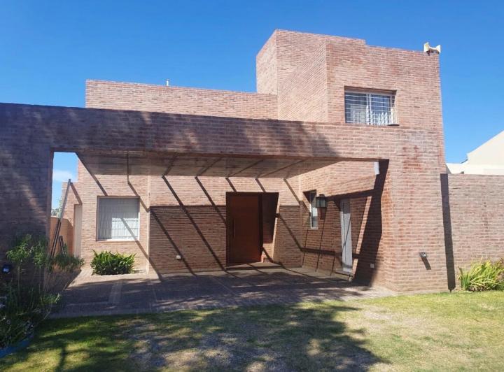 Casa 5 ambientes en Alejandro Centeno — Housing Alejandro Centeno Cordoba, Martin Fierro esq J. Verdaguer — Venta, foto 1 de 8