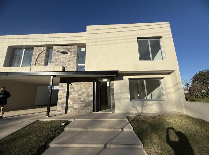 Casa 4 ambientes en Las Tejas del Sur — MNZ 5, Lote 2 — Venta, foto 1 de 8