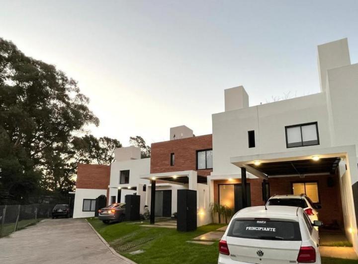 Dúplex 3 Dorm en Villa Rivera Indarte — Av. Ricardo Rojas al 9800 — Venta, foto 5 de 8