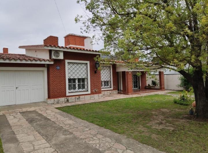 Casa 6 ambientes en Cerro de las Rosas — José Roque Funes al 1700 — Venta, foto 1 de 8