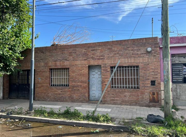 Casa 3 Dorm. en Villa Páez — Eliseo Cantón al 2100 — Venta, foto 1 de 8