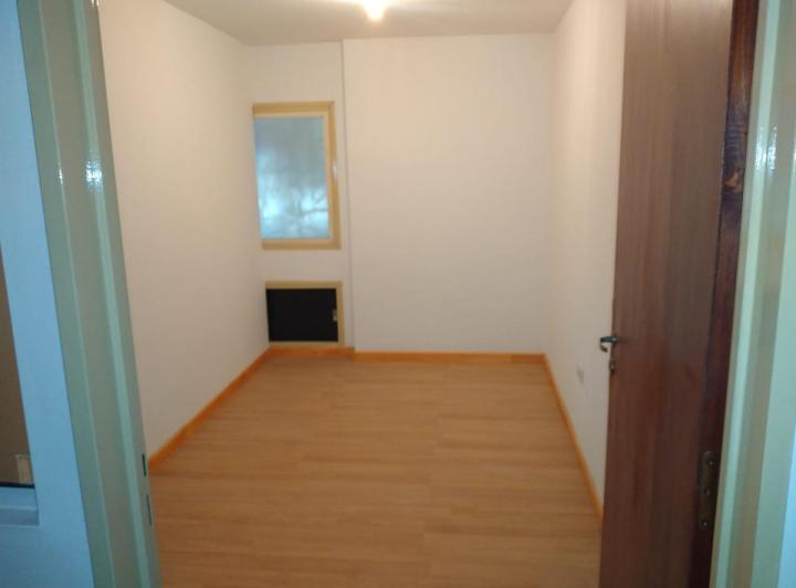 Oficina 4 ambientes en Centro — Centro: Oficina: Av. Velez Sarfield al 20. — Venta, foto 1 de 8