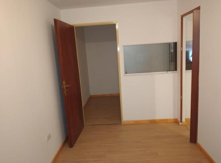 Oficina 4 ambientes en Centro — Centro: Oficina: Av. Velez Sarfield al 20. — Venta, foto 2 de 8