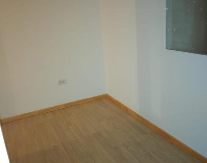 Oficina 4 ambientes en Centro — Centro: Oficina: Av. Velez Sarfield al 20. — Venta, foto 5 de 8