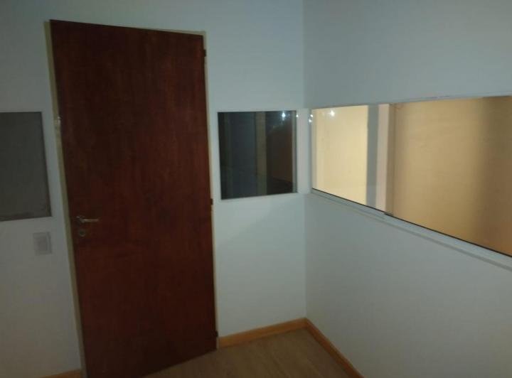 Oficina 4 ambientes en Centro — Centro: Oficina: Av. Velez Sarfield al 20. — Venta, foto 6 de 8