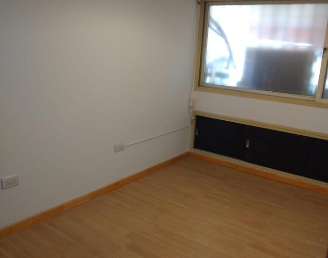 Oficina 4 ambientes en Centro — Centro: Oficina: Av. Velez Sarfield al 20. — Venta, foto 7 de 8