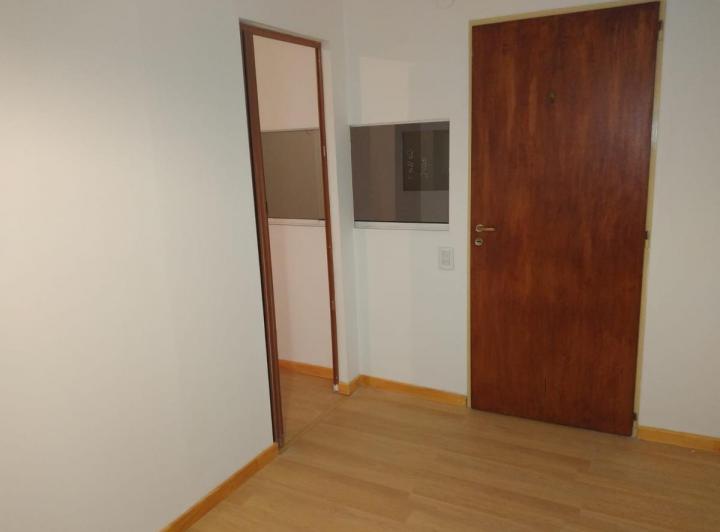 Oficina 4 ambientes en Centro — Centro: Oficina: Av. Velez Sarfield al 20. — Venta, foto 8 de 8