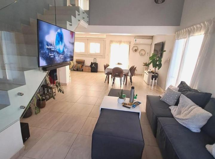 Casa 8 ambientes en Villa Esquiú — Publica — Venta, foto 1 de 8