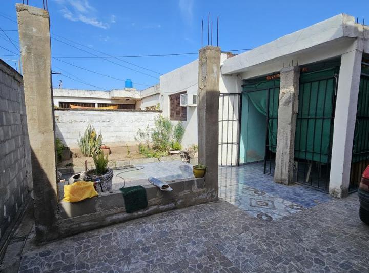 Casa 3 Dorm. en Alberdi — Jose Aguirre Camara al 400 — Venta, foto 1 de 8