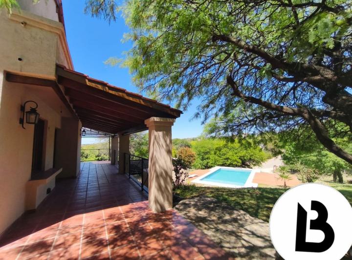 Casa 8 ambientes en Mendiolaza — Casa a la Venta en 4 Hojas- 4 Dormitorios, Gran Living , con Espectacular Vista a las Sierras -gntu Casa Ideal te Está Esperando!!!!! — Venta, foto 2 de 5