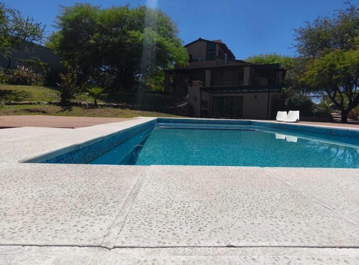 Casa 8 ambientes en Mendiolaza — Casa a la Venta en 4 Hojas- 4 Dormitorios, Gran Living , con Espectacular Vista a las Sierras -gntu Casa Ideal te Está Esperando!!!!! — Venta, foto 4 de 5