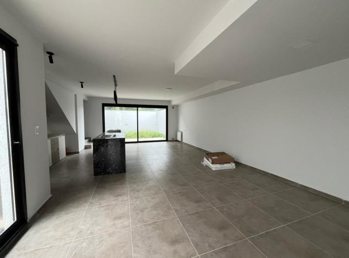 Dúplex 5 ambientes en Greenville II — Bernardo O'higgins al 6100 — Venta, foto 2 de 8