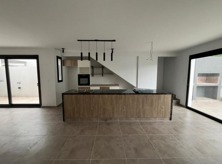 Dúplex 5 ambientes en Greenville II — Bernardo O'higgins al 6100 — Venta, foto 3 de 8