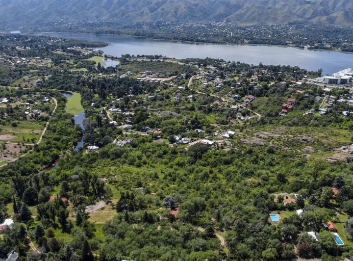 Casa en Villa Parque Siquiman — 2 Casas - 51.783 m2 - Villa Parque Síquiman a 200 mts de la Ruta — Venta, foto 4 de 8