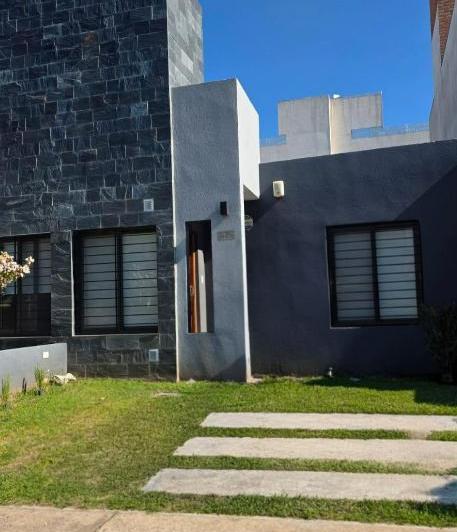 Casa 2 dorm. en Miradores de Manantiales — Mza 83 Lote 30 B — Venta, foto 1 de 8