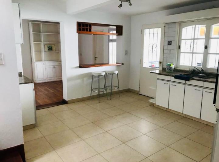 Casa en Cerro de las Rosas — Casa en Venta Cerro de Las Rosas Calle, A 1 Cuadra de Avenida Rafael Núñez. — Alquiler, foto 6 de 8
